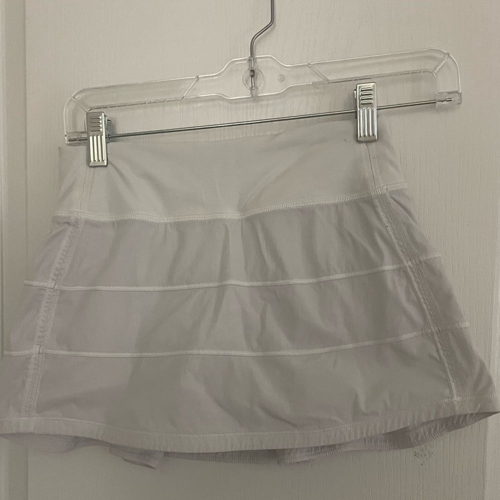 Lululemon white pace rival skirt Sz 0 - excellent condition!